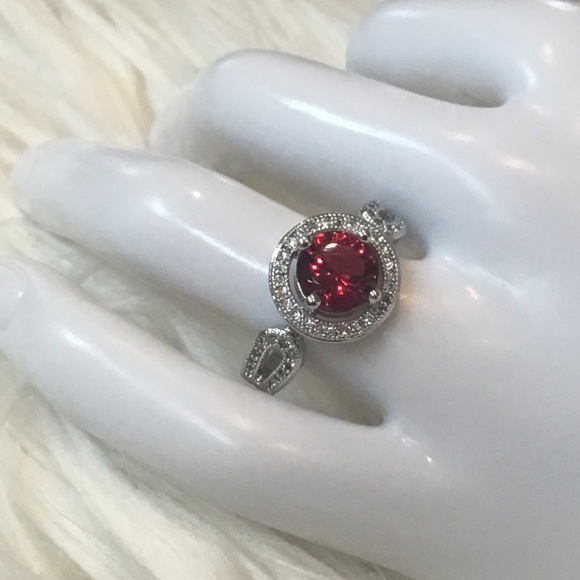 Sparkling 925 and Glass Statement Ring. - Picture 1 of 6